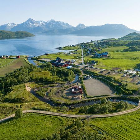 Storjord Farmstay Ranchhouse Kvaloya Buitenkant foto